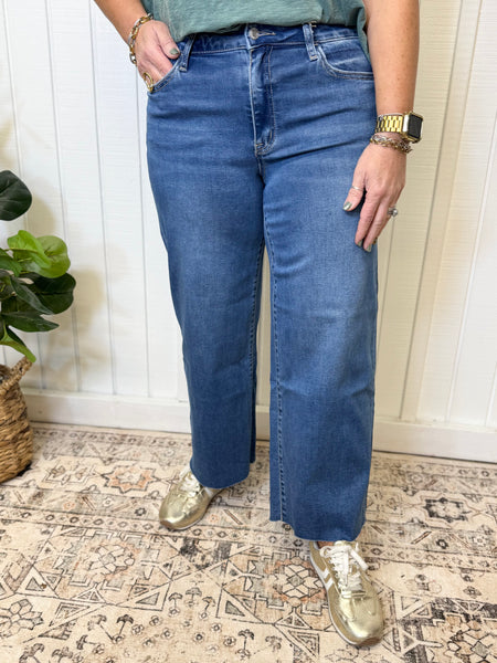 Vervet Cut Off Raw Hem Jeans
